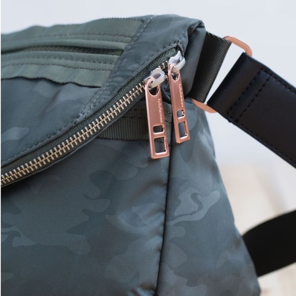 Lululemon Festival Bag *Polyester Savasana Camo - Picture 4 of 9